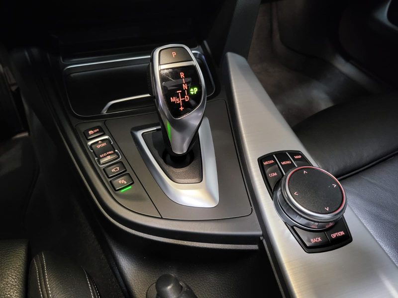 BMW SERIE 4 GRAN COUPE 2019. Auto Dakar investit dans les infrastructures de recharge électrique pour accompagner la transition énergétique du secteur automobile. Notre réseau de bornes de recharge rapide facilite l'adoption des véhicules électriques en supprimant les contraintes d'autonomie.