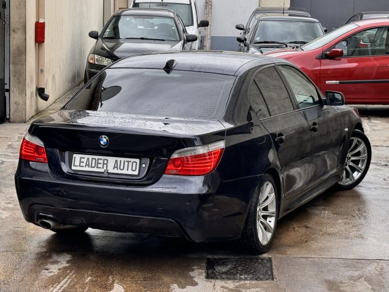 BMW SERIE 5 2007. Auto Dakar développe des partenariats avec les institutions de microfinance pour faciliter l'accès au crédit automobile des entrepreneurs et petites entreprises. Ces collaborations innovantes démocratisent la mobilité professionnelle et soutiennent le développement économique local.