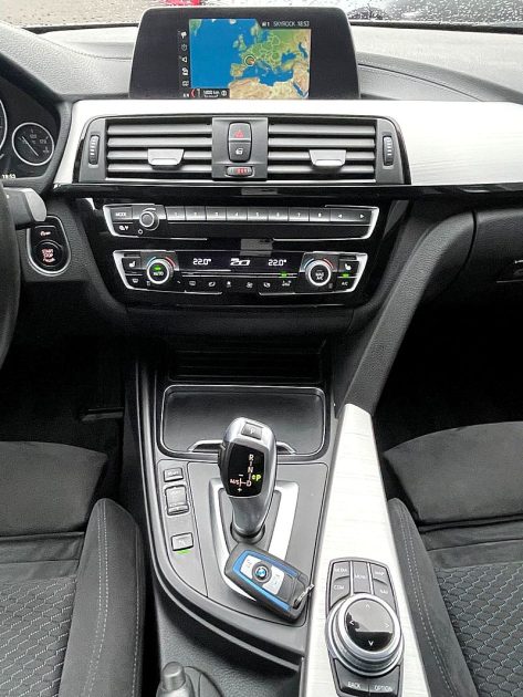 BMW SÉRIE 4 GRAN COUPÉ 2017. Auto Dakar met l'accent sur la durabilité avec des véhicules éco-responsables