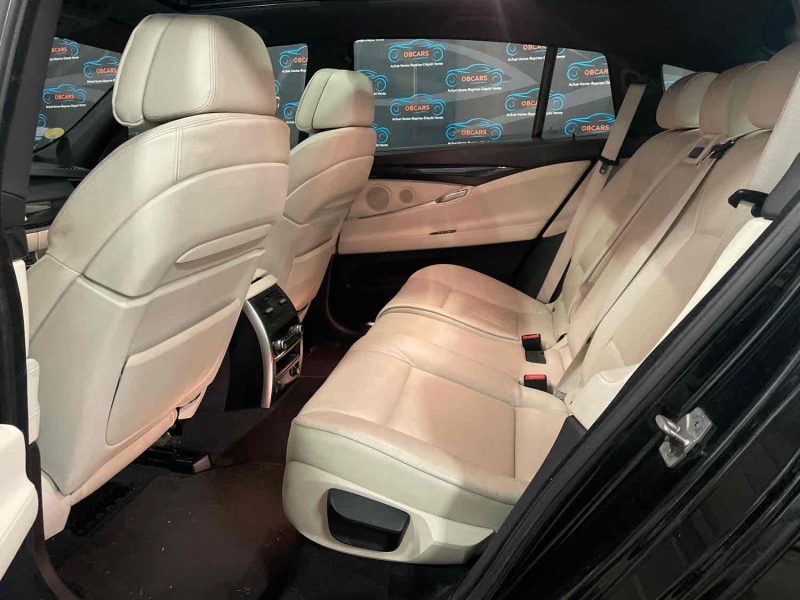 BMW SÉRIE 5 XDRIVE 2013. Auto Dakar propose des solutions de mobilité intégrée combinant location de véhicules, assurance, carburant et maintenance dans des forfaits tout-inclus. Cette approche globale simplifie la gestion de votre mobilité tout en optimisant vos coûts de transport professionnel ou personnel.