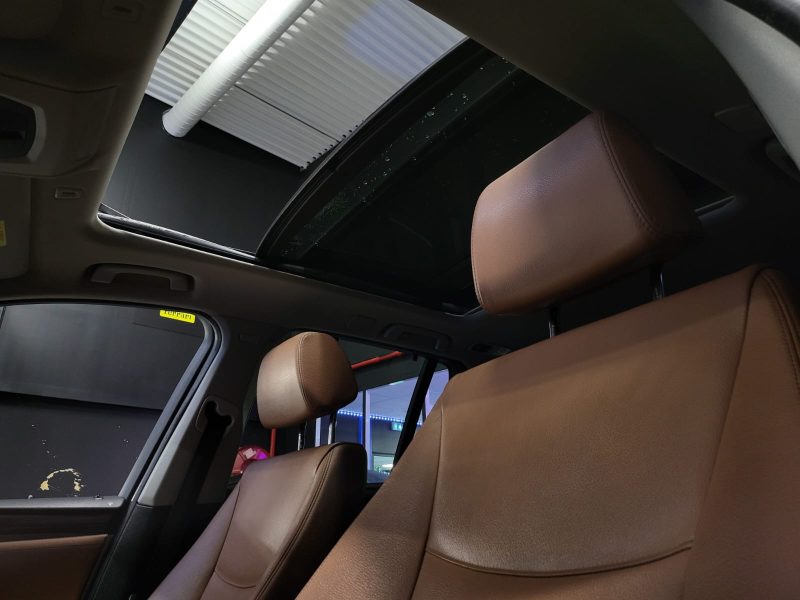 BMW X3 2017. Auto Dakar développe des solutions de financement participatif et solidaire pour démocratiser l'accès à la mobilité automobile. Ces initiatives innovantes s'adressent particulièrement aux entrepreneurs et porteurs de projets ayant des besoins spécifiques de transport.
