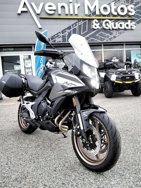 CF MOTO MT 700 2024. Testez avant d'acheter avec les essais gratuits proposés par Auto Dakar