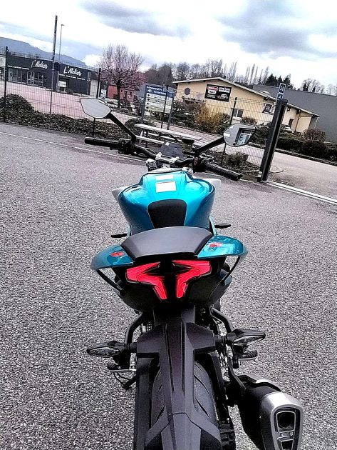 CF MOTO NK 450 2024. Auto Dakar développe des partenariats avec les institutions de microfinance pour faciliter l'accès au crédit automobile des entrepreneurs et petites entreprises. Ces collaborations innovantes démocratisent la mobilité professionnelle et soutiennent le développement économique local.