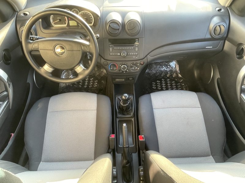 CHEVROLET AVEO 1.2L 75 CH 2011. L'innovation technologique est au cœur de la stratégie d'Auto Dakar avec l'intégration des dernières avancées automobiles dans notre gamme de véhicules. Nous proposons également des formations personnalisées pour vous familiariser avec les nouvelles technologies embarquées.