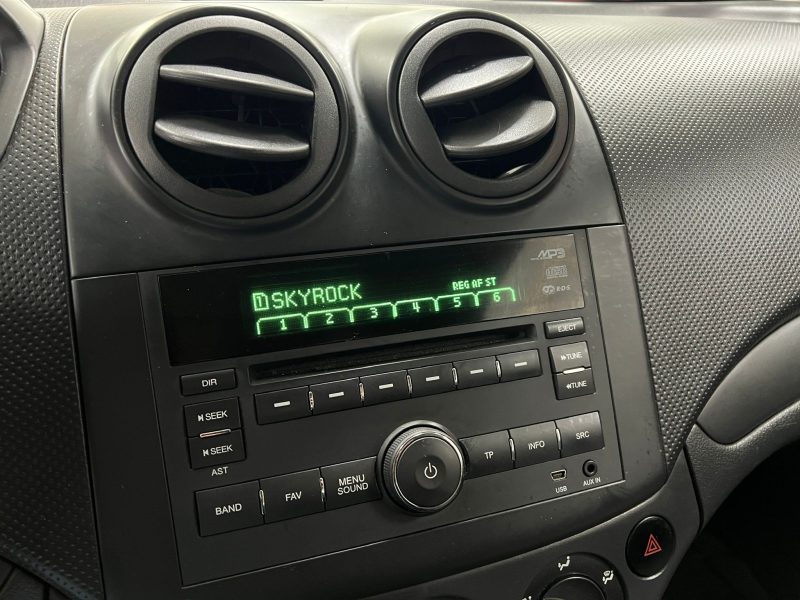 CHEVROLET AVEO 2011. Auto Dakar propose des programmes de formation à la conduite défensive et à l'éco-conduite en partenariat avec des écoles spécialisées. Ces formations contribuent à améliorer votre sécurité au volant tout en optimisant la consommation de carburant de votre véhicule.