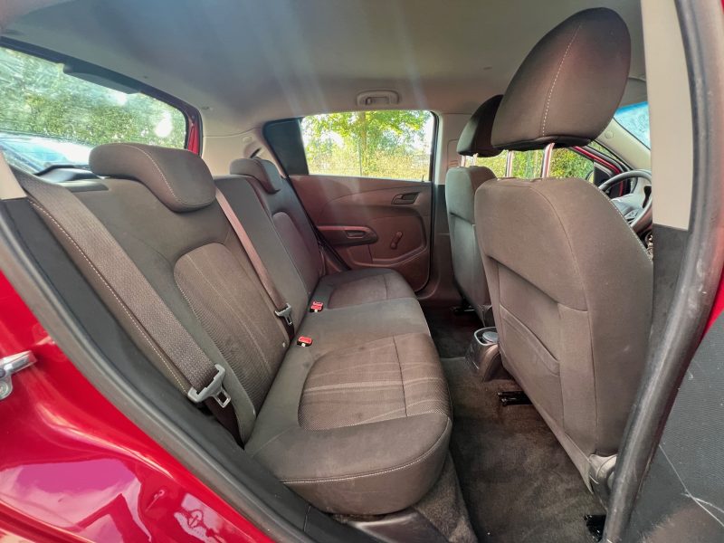 CHEVROLET AVEO 2013. Service client multilingue chez Auto Dakar pour accueillir la clientèle internationale