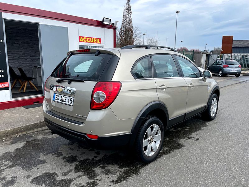 CHEVROLET CAPTIVA 2009. Le programme de partenariat Auto Dakar Enterprise développe des relations privilégiées avec les entreprises clientes à travers des services sur mesure. Ces collaborations stratégiques incluent la gestion complète de flottes, la formation des conducteurs et l'optimisation des coûts de transport.
