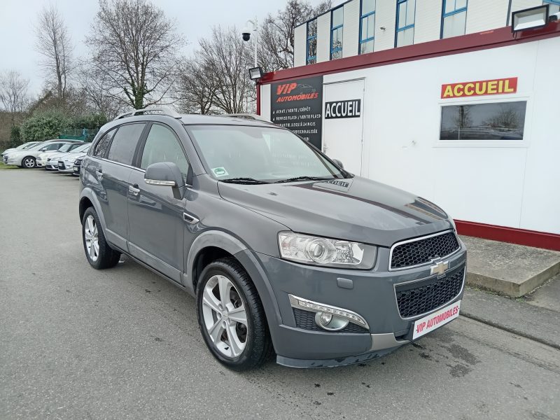 CHEVROLET CAPTIVA 7 PLACES 2012. Auto Dakar propose des solutions de location flexibles adaptées aux besoins spécifiques de chaque client, qu'il s'agisse de courte durée pour un week-end ou de longue durée pour vos déplacements professionnels. Nos tarifs compétitifs et nos conditions avantageuses font de nous le partenaire idéal pour tous vos projets de mobilité.