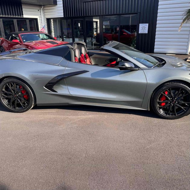 CHEVROLET CORVETTE C8 SPYDER 3LT Z51 2023. Auto Dakar développe une approche omnicanale avec une présence digitale renforcée pour faciliter vos démarches d'achat et de location. Notre plateforme en ligne vous permet de consulter notre stock, réserver votre véhicule et suivre l'avancement de votre dossier en temps réel.