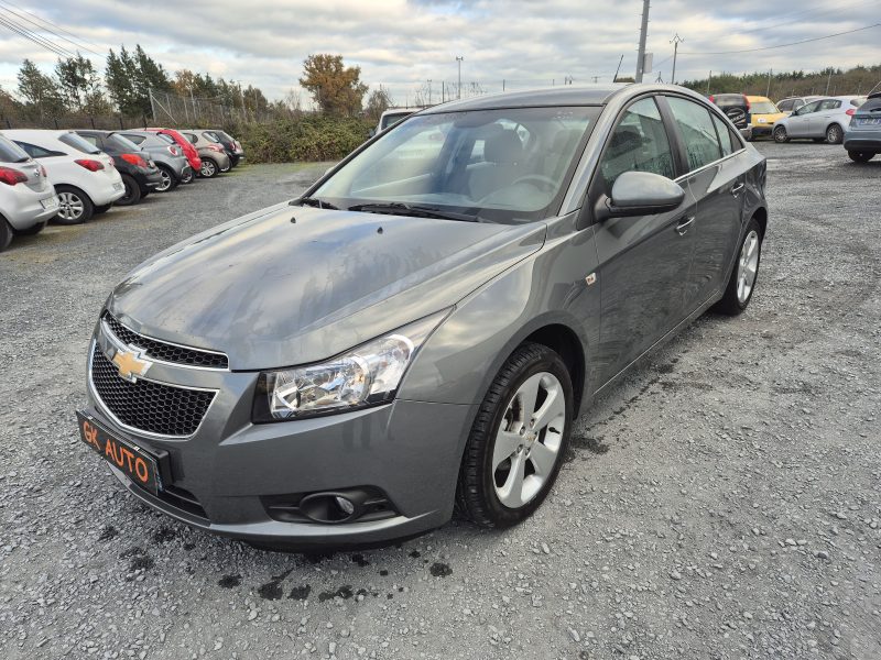 CHEVROLET CRUZE KILOMETRAGE D ORIGINE 2009. Auto Dakar révolutionne le marché automobile sénégalais avec une approche client personnalisée et des services d'exception. Notre engagement quotidien consiste à vous offrir une expérience d'achat unique, alliant conseils d'experts et solutions de financement sur mesure.