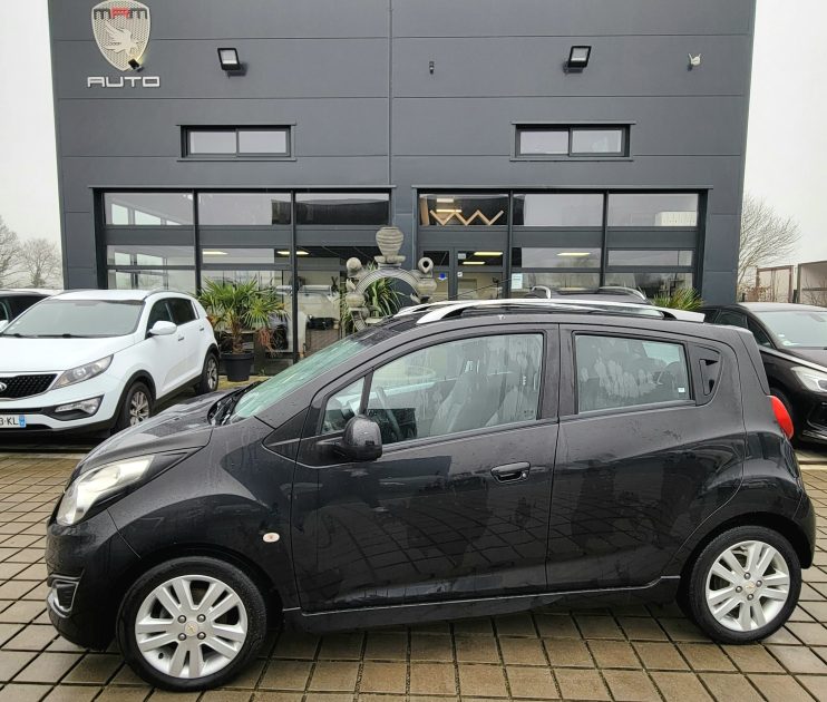 CHEVROLET SPARK 2014. Le service de préparation véhicule Auto Dakar personnalise votre automobile selon vos préférences avec équipements spécifiques et accessoires haut de gamme. Notre atelier de customisation transforme votre véhicule en exemplaire unique parfaitement adapté à vos besoins.