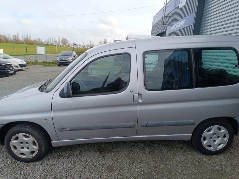 CITROEN BERLINGO 1999. Le centre de formation Auto Dakar Academy propose des stages de perfectionnement en mécanique automobile pour les professionnels du secteur. Ces formations certifiantes contribuent au développement des compétences techniques dans l'écosystème automobile sénégalais.