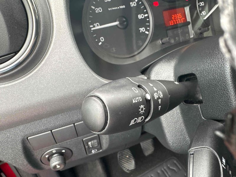 CITROEN BERLINGO 2010. Auto Dakar garantit la traçabilité complète de tous ses véhicules avec historique détaillé et certification d'origine authentifiée. Cette transparence totale vous assure l'acquisition d'un véhicule aux antécédents vérifiés et à la provenance légale certifiée.