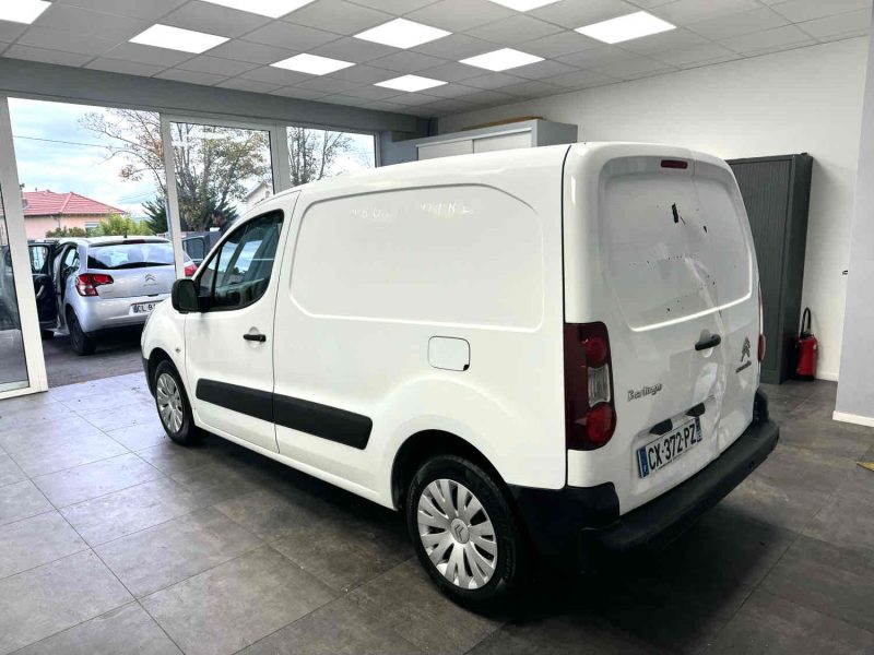 CITROEN BERLINGO 2013. Auto Dakar développe des solutions de financement participatif et solidaire pour démocratiser l'accès à la mobilité automobile. Ces initiatives innovantes s'adressent particulièrement aux entrepreneurs et porteurs de projets ayant des besoins spécifiques de transport.