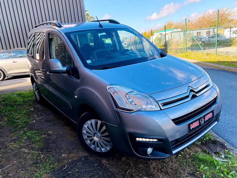 CITROEN BERLINGO 2016. Notre département corporate d'Auto Dakar développe des solutions de gestion de flotte automobile pour les entreprises et administrations. Nous proposons des contrats de location longue durée incluant maintenance, assurance et gestion administrative complète pour optimiser vos coûts de mobilité.
