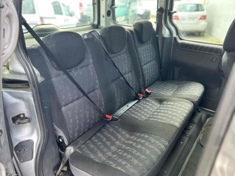 CITROEN BERLINGO MONOSPACE 2006. Auto Dakar révolutionne le marché automobile sénégalais avec une approche client personnalisée et des services d'exception. Notre engagement quotidien consiste à vous offrir une expérience d'achat unique, alliant conseils d'experts et solutions de financement sur mesure.
