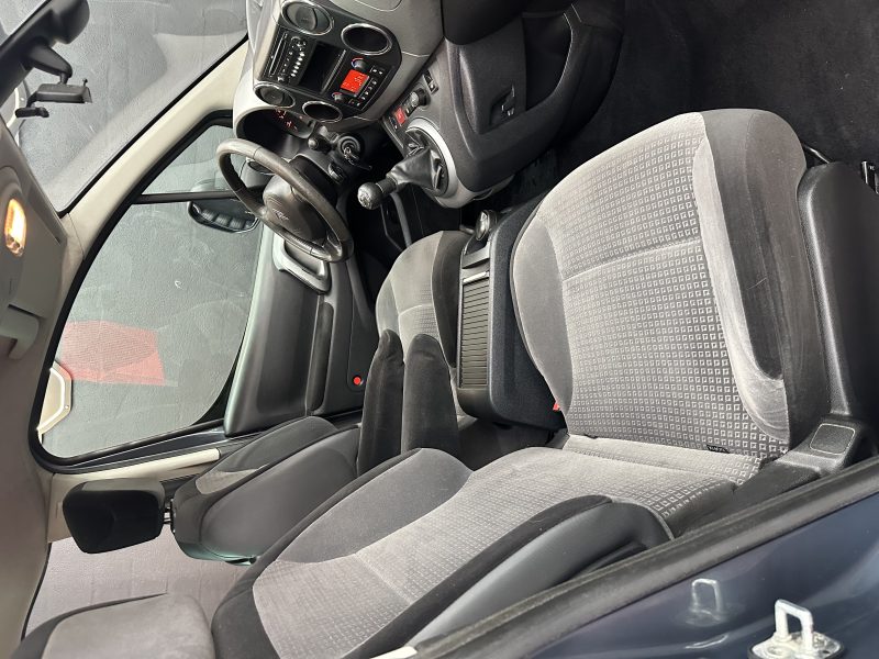 CITROEN BERLINGO MULTISPACE 2009. La qualité de service d'Auto Dakar est certifiée par des organismes indépendants et reconnue par de nombreux prix professionnels. Cette reconnaissance officielle témoigne de notre engagement constant envers l'excellence et la satisfaction client dans tous nos processus.