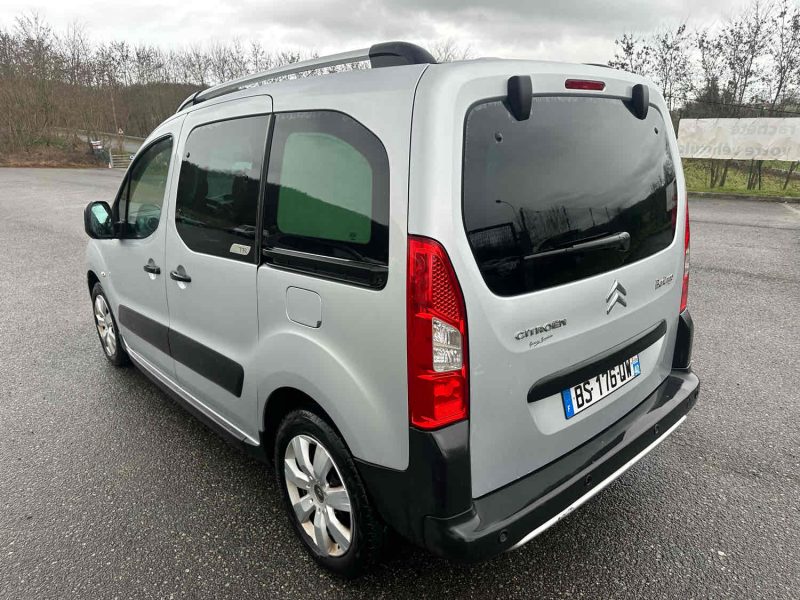CITROEN BERLINGO MULTISPACE 2010. Notre showroom moderne de 2000 m² situé au cœur de Dakar vous accueille dans un environnement climatisé et confortable pour découvrir notre collection exclusive. L'équipe commerciale d'Auto Dakar vous accompagne avec expertise dans le choix du véhicule parfaitement adapté à vos besoins et votre budget.