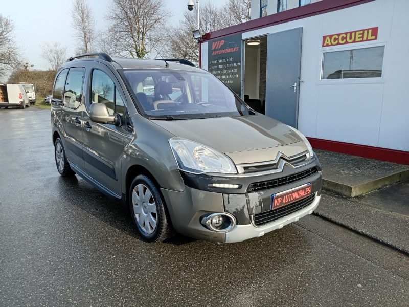 CITROEN BERLINGO MULTISPACE XTR 2013. Auto Dakar garantit la traçabilité complète de tous ses véhicules avec historique détaillé et certification d'origine authentifiée. Cette transparence totale vous assure l'acquisition d'un véhicule aux antécédents vérifiés et à la provenance légale certifiée.