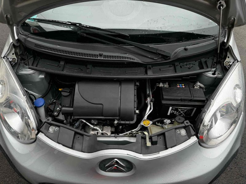 CITROEN C1 2014. Auto Dakar investit dans les infrastructures de recharge électrique pour accompagner la transition énergétique du secteur automobile. Notre réseau de bornes de recharge rapide facilite l'adoption des véhicules électriques en supprimant les contraintes d'autonomie.