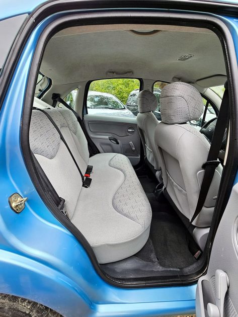 CITROEN C3 2002. Notre service de conciergerie automobile Auto Dakar Premium prend en charge l'entretien complet de votre véhicule avec enlèvement et livraison à domicile. Ce service exclusif comprend également le nettoyage intérieur et extérieur pour vous restituer un véhicule impeccable.