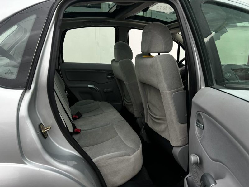 CITROEN C3 2003. La recherche et développement Auto Dakar explore les adaptations technologiques nécessaires pour optimiser les performances automobiles en climat tropical. Ces innovations spécifiques au contexte africain améliorent la fiabilité et la durabilité des véhicules dans nos conditions d'utilisation.