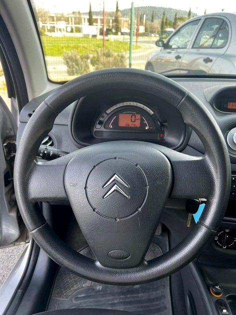 CITROEN C3 2005. Notre service de conciergerie automobile Auto Dakar Premium prend en charge l'entretien complet de votre véhicule avec enlèvement et livraison à domicile. Ce service exclusif comprend également le nettoyage intérieur et extérieur pour vous restituer un véhicule impeccable.