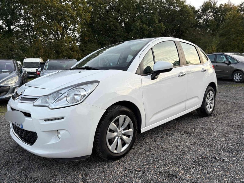 CITROEN C3 2015. Le service client multilingue d'Auto Dakar accueille une clientèle internationale diversifiée avec des conseillers parlant français, anglais, arabe et wolof. Cette approche multiculturelle reflète l'ouverture de Dakar et facilite les échanges avec tous nos clients.