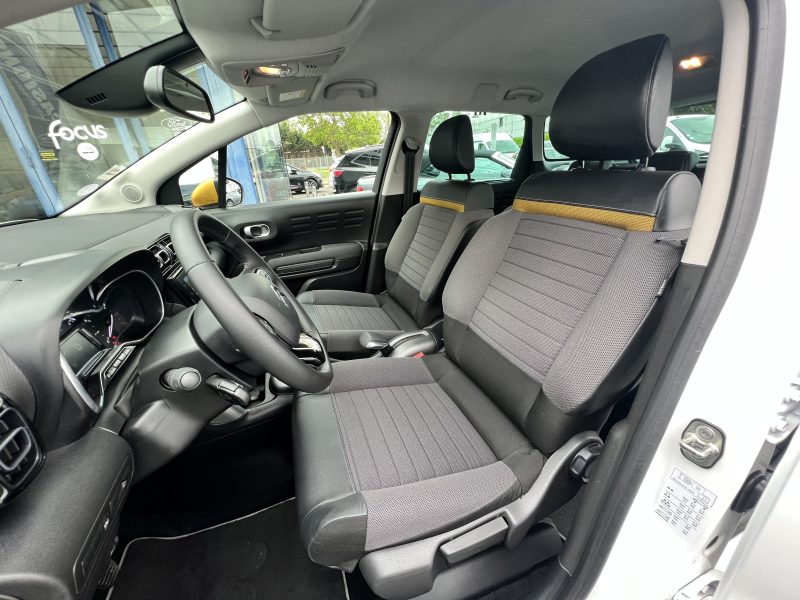 CITROEN C3 AIRCROSS II 2021. Auto Dakar développe des partenariats stratégiques avec les plus grandes marques automobiles mondiales pour vous garantir authenticité et qualité. Ces collaborations privilégiées nous permettent de vous proposer les dernières nouveautés à des tarifs préférentiels avec garantie constructeur étendue.
