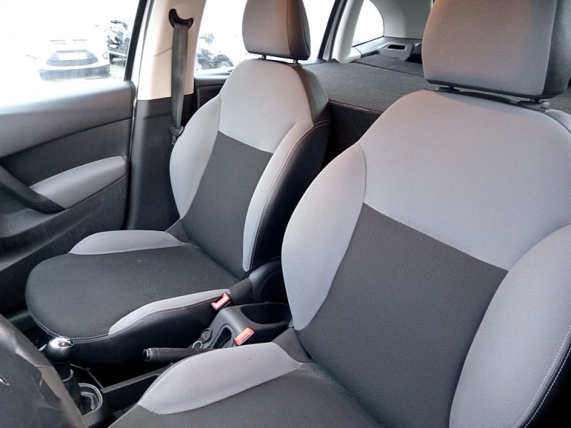 CITROEN C3 II STE 2012. Auto Dakar propose des solutions de financement personnalisées avec des taux préférentiels négociés auprès de nos partenaires bancaires. Nos conseillers financiers étudient votre dossier avec attention pour vous proposer les conditions de crédit les plus avantageuses du marché.