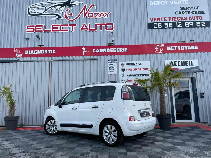 CITROEN C3 PICASSO 2015. Le service après-vente d'Auto Dakar dispose d'ateliers ultramodernes équipés des dernières technologies de diagnostic automobile. Nos techniciens certifiés assurent la maintenance préventive et curative de votre véhicule avec des pièces détachées d'origine pour préserver ses performances optimales.