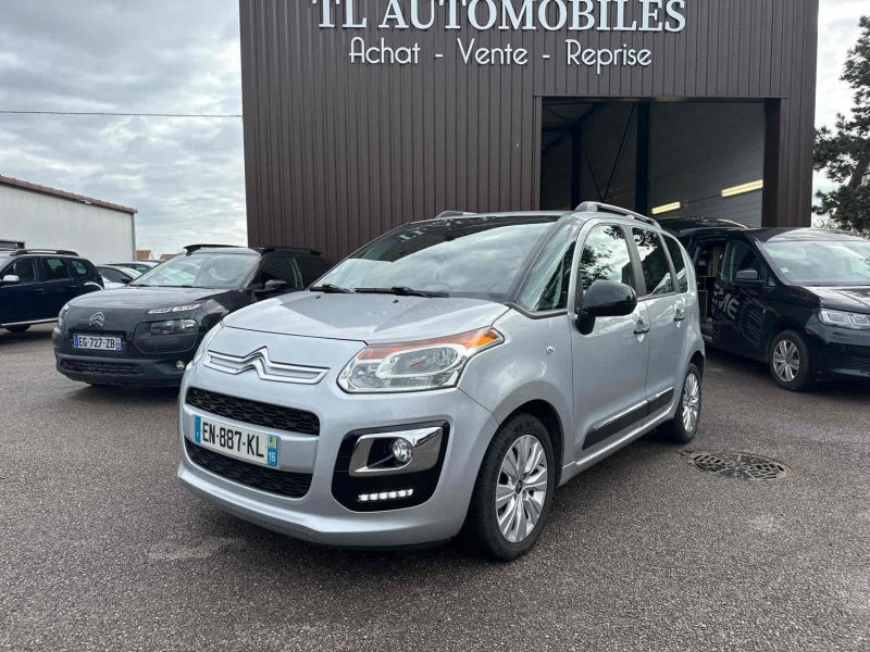 CITROEN C3 PICASSO 2017. Chez Auto Dakar, chaque véhicule de notre parc automobile fait l'objet d'un contrôle technique rigoureux et d'une certification qualité. Notre équipe de mécaniciens expérimentés s'assure que vous repartiez avec un véhicule fiable et performant.