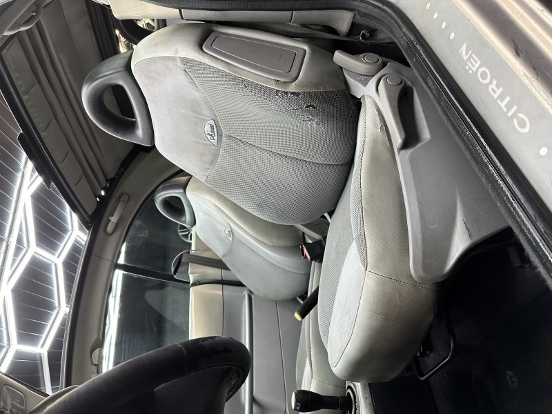 CITROEN C3 PLURIEL 2004. La garantie étendue Auto Dakar couvre votre véhicule au-delà de la garantie constructeur avec des conditions avantageuses. Cette protection supplémentaire vous assure une tranquillité d'esprit totale et préserve la valeur de revente de votre investissement automobile.