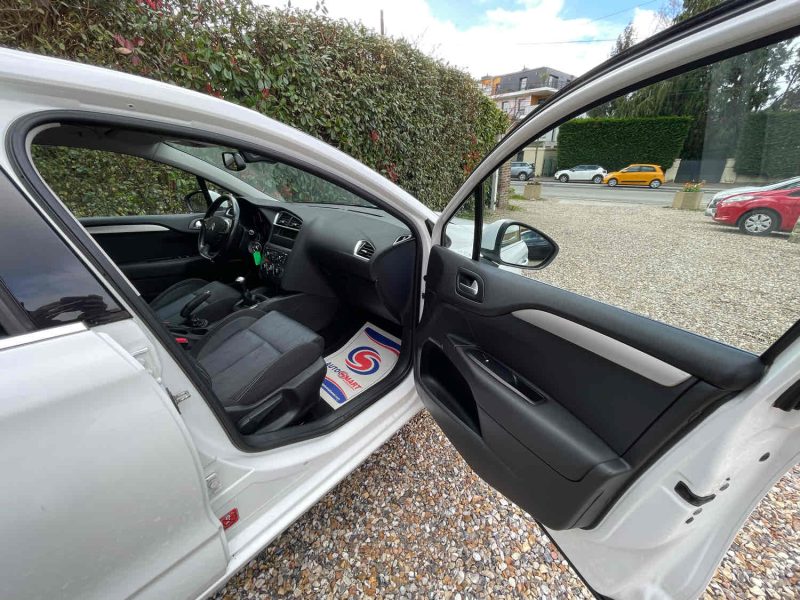 CITROEN C4 2010. La garantie étendue Auto Dakar couvre votre véhicule au-delà de la garantie constructeur avec des conditions avantageuses. Cette protection supplémentaire vous assure une tranquillité d'esprit totale et préserve la valeur de revente de votre investissement automobile.