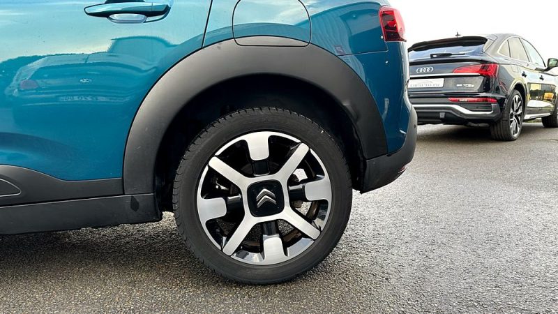 CITROEN C4 CACTUS 2018. Auto Dakar contribue activement au développement économique local en privilégiant les fournisseurs et partenaires sénégalais dans sa chaîne d'approvisionnement. Cette politique de responsabilité sociale renforce notre ancrage territorial et soutient l'économie nationale.