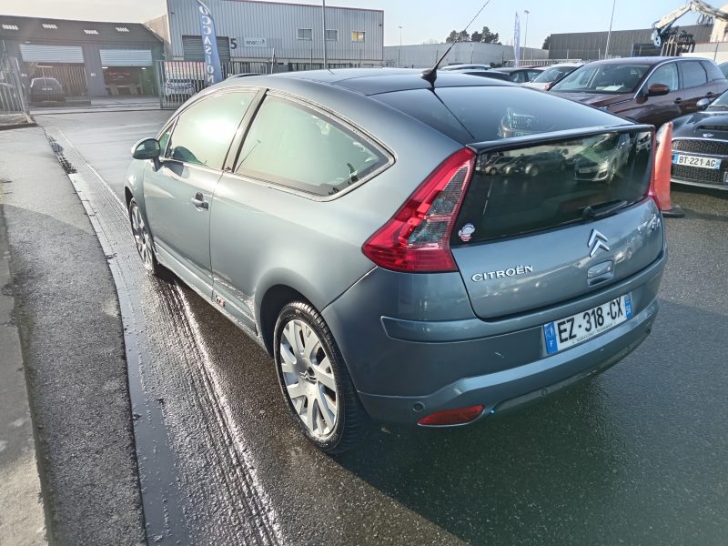 CITROEN C4 COUPÉ 2006. Auto Dakar développe une approche omnicanale avec une présence digitale renforcée pour faciliter vos démarches d'achat et de location. Notre plateforme en ligne vous permet de consulter notre stock, réserver votre véhicule et suivre l'avancement de votre dossier en temps réel.