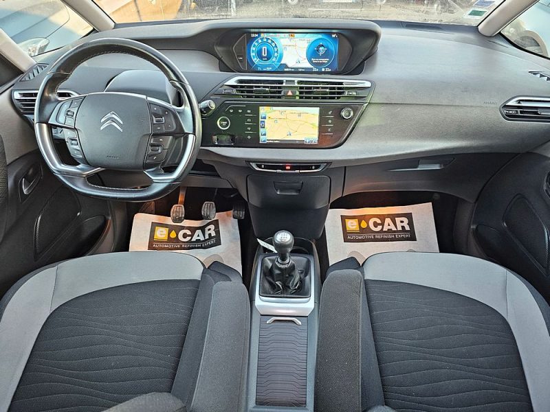 CITROEN C4 GRAND PICASSO 7 PLACES 2015. Auto Dakar propose des programmes de formation à la conduite défensive et à l'éco-conduite en partenariat avec des écoles spécialisées. Ces formations contribuent à améliorer votre sécurité au volant tout en optimisant la consommation de carburant de votre véhicule.