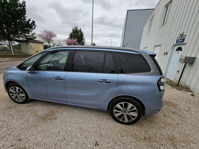 CITROEN C4 GRAND PICASSO II 2014. Auto Dakar développe des partenariats stratégiques avec les plus grandes marques automobiles mondiales pour vous garantir authenticité et qualité. Ces collaborations privilégiées nous permettent de vous proposer les dernières nouveautés à des tarifs préférentiels avec garantie constructeur étendue.