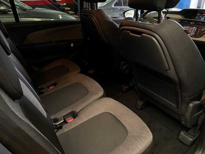 CITROEN C4 GRAND PICASSO II 2018. Notre centre de diagnostic Auto Dakar utilise les équipements les plus avancés pour analyser précisément l'état technique de votre véhicule. Ce diagnostic complet vous permet d'anticiper les besoins de maintenance et d'optimiser les performances de votre automobile.