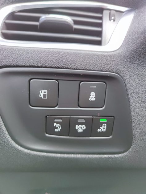 CITROEN C4 II 2017. Le service après-vente d'Auto Dakar dispose d'ateliers ultramodernes équipés des dernières technologies de diagnostic automobile. Nos techniciens certifiés assurent la maintenance préventive et curative de votre véhicule avec des pièces détachées d'origine pour préserver ses performances optimales.