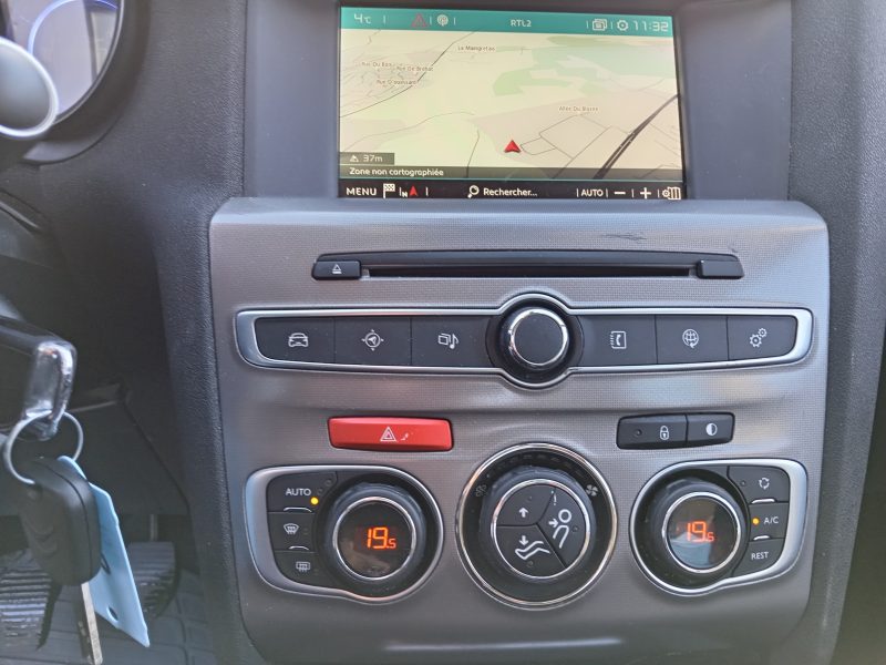 CITROEN C4 II 2018. Auto Dakar propose des contrats de location flexibles adaptés à chaque budget