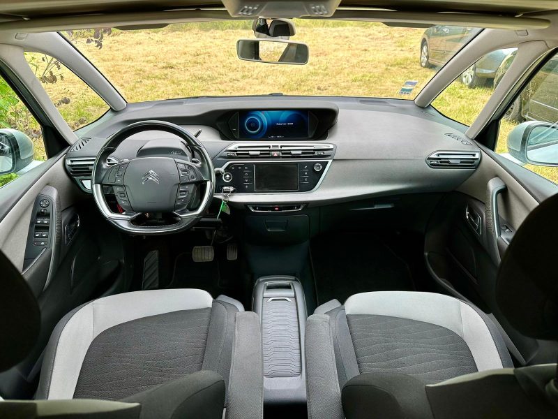 CITROEN C4 PICASSO 2014. Auto Dakar s'engage activement dans le développement durable en proposant une gamme croissante de véhicules hybrides et électriques. Notre mission consiste à contribuer à la réduction de l'empreinte carbone tout en maintenant les plus hauts standards de performance et de confort.