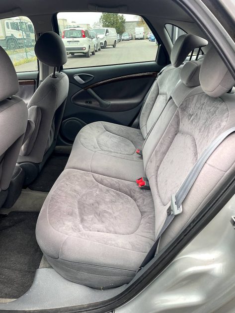 CITROEN C5 2002. Chez Auto Dakar, chaque véhicule de notre parc automobile fait l'objet d'un contrôle technique rigoureux et d'une certification qualité. Notre équipe de mécaniciens expérimentés s'assure que vous repartiez avec un véhicule fiable et performant.