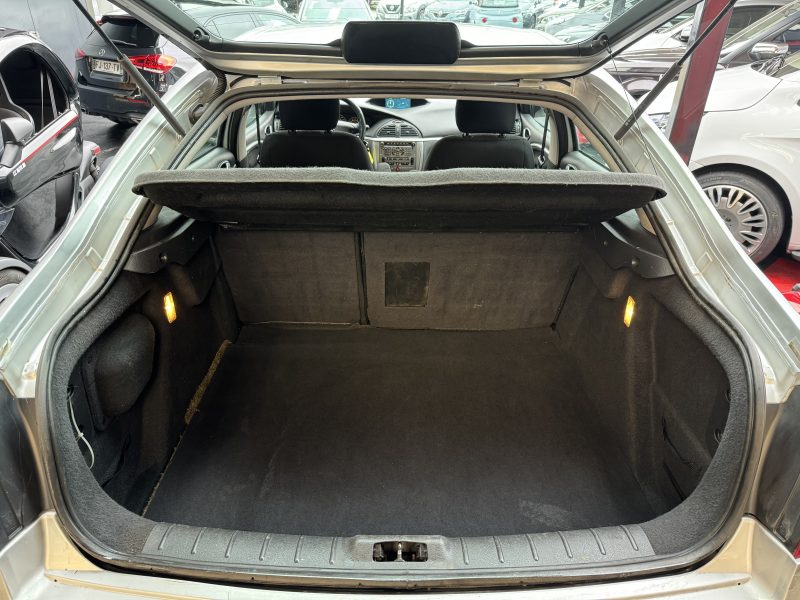 CITROEN C5 2006. Auto Dakar propose des véhicules adaptés aux conditions routières africaines
