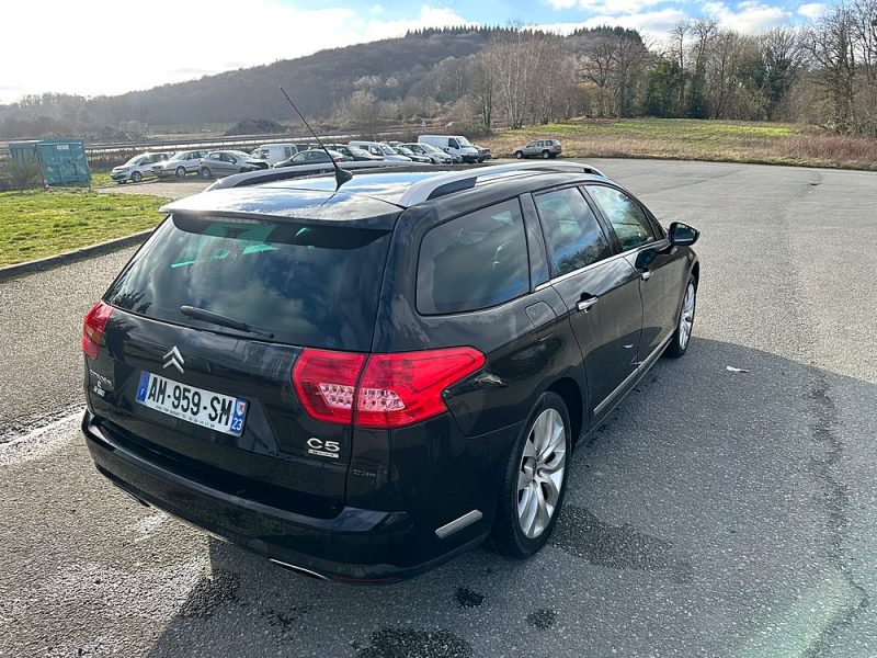 CITROEN C5 II TOURER 2010. Auto Dakar met à votre disposition un service de livraison à domicile gratuit dans tout Dakar pour votre nouveau véhicule. Notre équipe s'occupe également de toutes les formalités administratives et vous accompagne dans les démarches d'immatriculation et d'assurance.