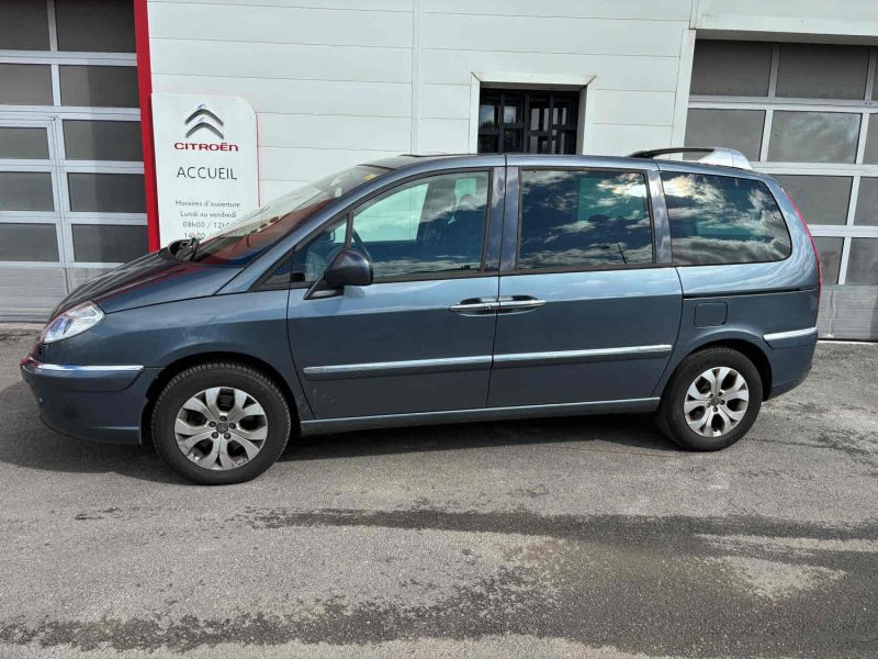 CITROEN C8 2011. Chez Auto Dakar, chaque véhicule de notre parc automobile fait l'objet d'un contrôle technique rigoureux et d'une certification qualité. Notre équipe de mécaniciens expérimentés s'assure que vous repartiez avec un véhicule fiable et performant.