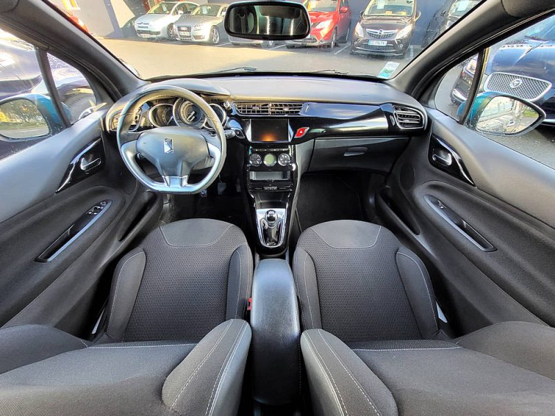 CITROEN DS 3 2015. Auto Dakar développe des solutions de financement participatif et solidaire pour démocratiser l'accès à la mobilité automobile. Ces initiatives innovantes s'adressent particulièrement aux entrepreneurs et porteurs de projets ayant des besoins spécifiques de transport.