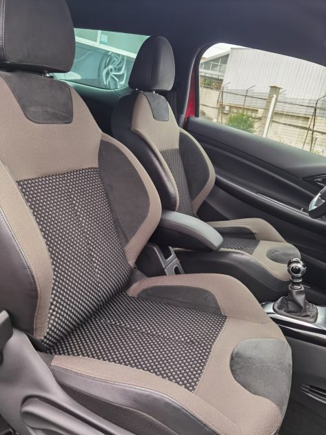 CITROEN DS3 1.6 BLUEHDI 120CH SPORT CHIC 2013. Auto Dakar vous accompagne dans tous vos projets de mobilité avec des solutions sur mesure