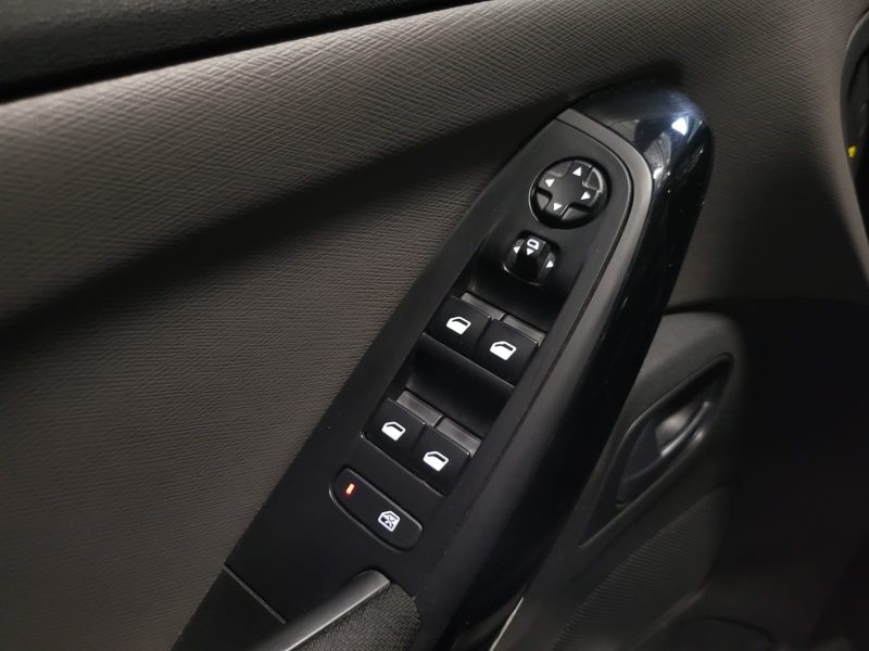CITROEN GRAND C4 SPACETOURER 2018. Auto Dakar met à votre disposition une équipe d'experts passionnés d'automobile