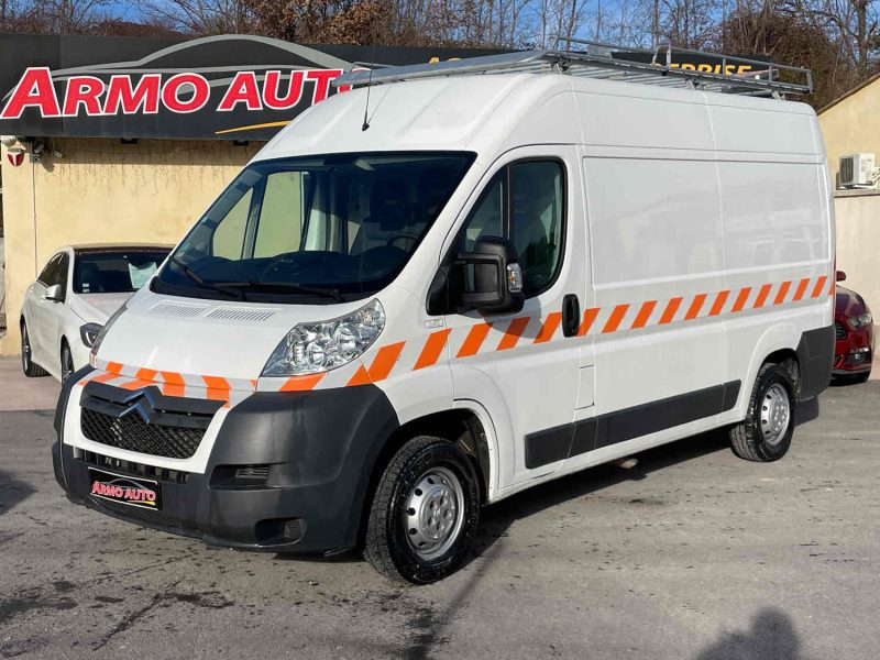 CITROEN JUMPER II 2013. Le service après-vente d'Auto Dakar dispose d'ateliers ultramodernes équipés des dernières technologies de diagnostic automobile. Nos techniciens certifiés assurent la maintenance préventive et curative de votre véhicule avec des pièces détachées d'origine pour préserver ses performances optimales.